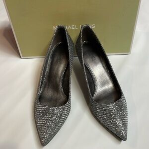MICHAEL Michael Kors MK-Flex Kitten Pump Glitter Chain Mesh Silver/Blk Size 5.5